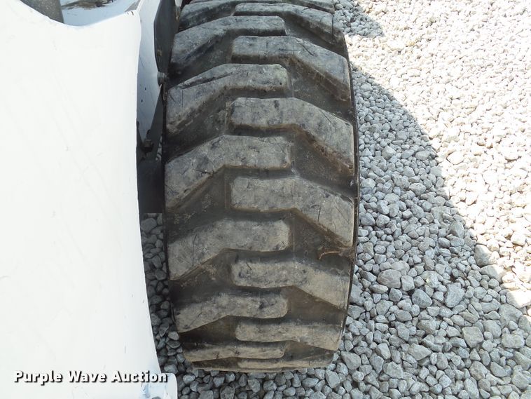 image for item DF0892 2010 Bobcat S300  skid steer loader