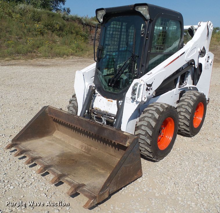 image for item DF0893 2013 Bobcat S590  skid steer loader