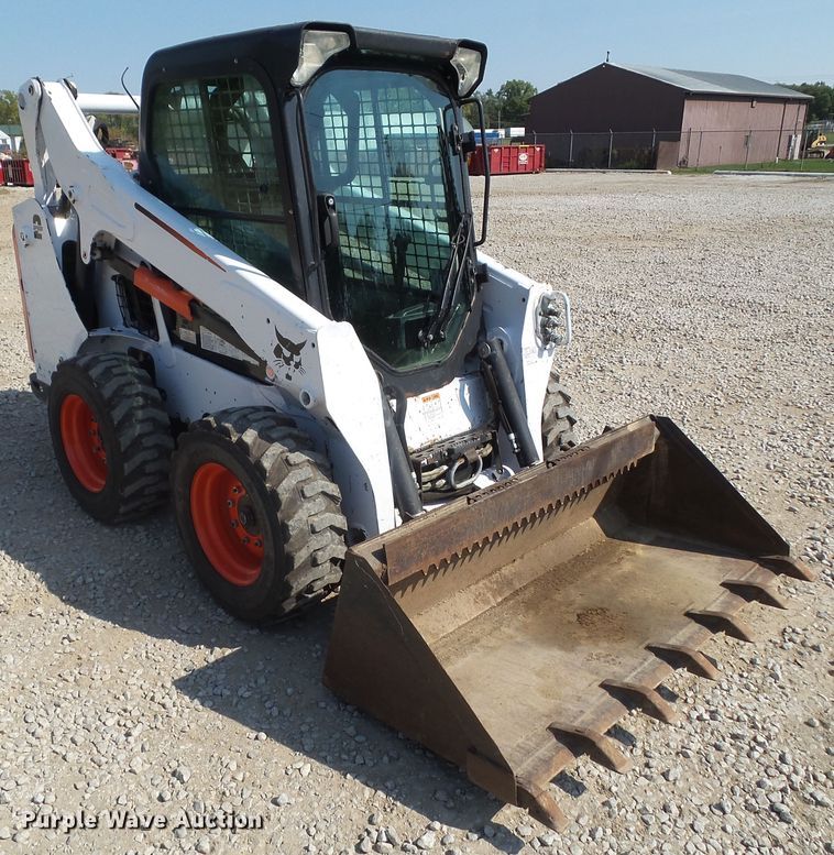 image for item DF0893 2013 Bobcat S590  skid steer loader