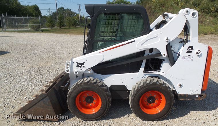image for item DF0893 2013 Bobcat S590  skid steer loader