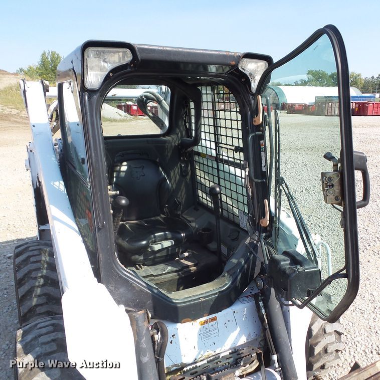 image for item DF0893 2013 Bobcat S590  skid steer loader
