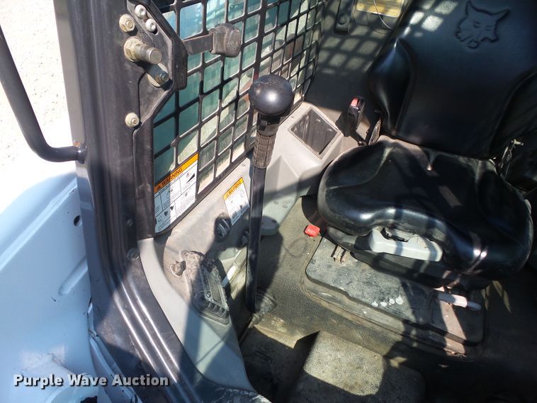 image for item DF0893 2013 Bobcat S590  skid steer loader