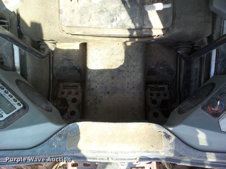 image for item DF0893 2013 Bobcat S590  skid steer loader