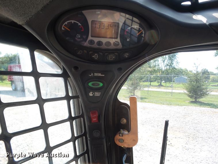 image for item DF0893 2013 Bobcat S590  skid steer loader