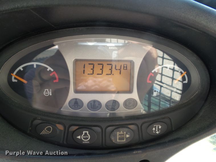 image for item DF0893 2013 Bobcat S590  skid steer loader