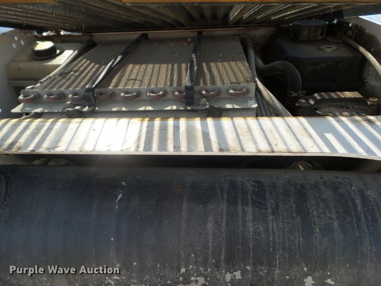 image for item DF0893 2013 Bobcat S590  skid steer loader