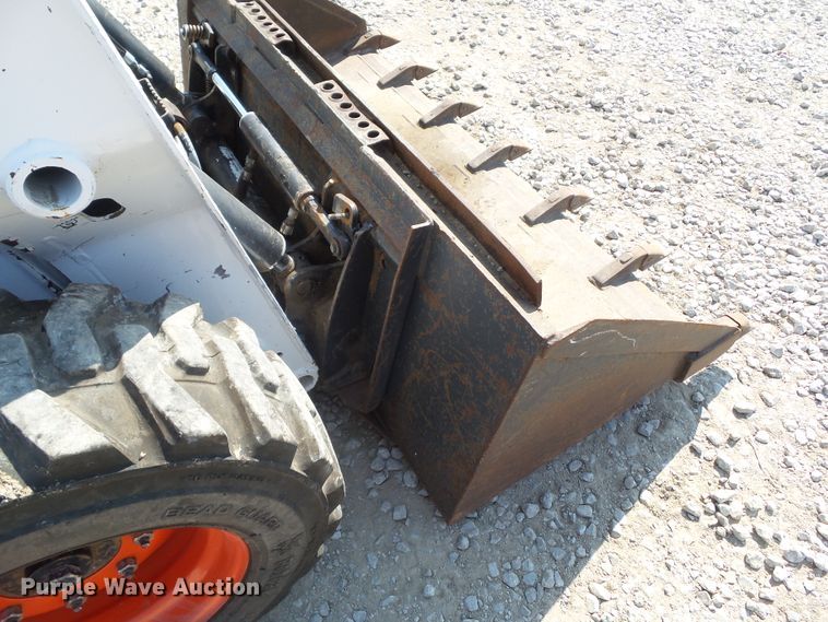 image for item DF0893 2013 Bobcat S590  skid steer loader