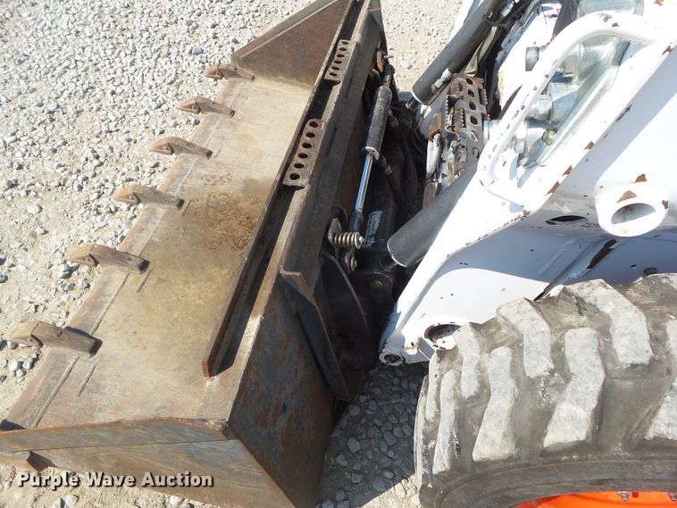 image for item DF0893 2013 Bobcat S590  skid steer loader