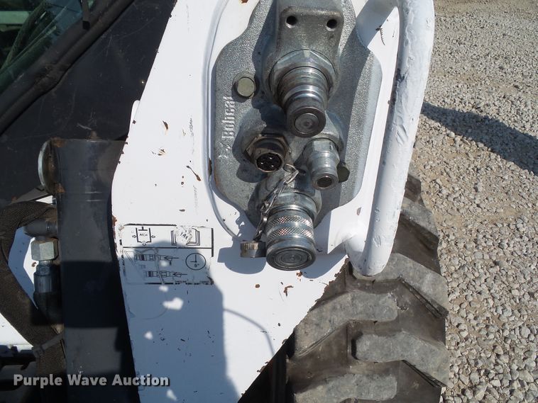 image for item DF0893 2013 Bobcat S590  skid steer loader