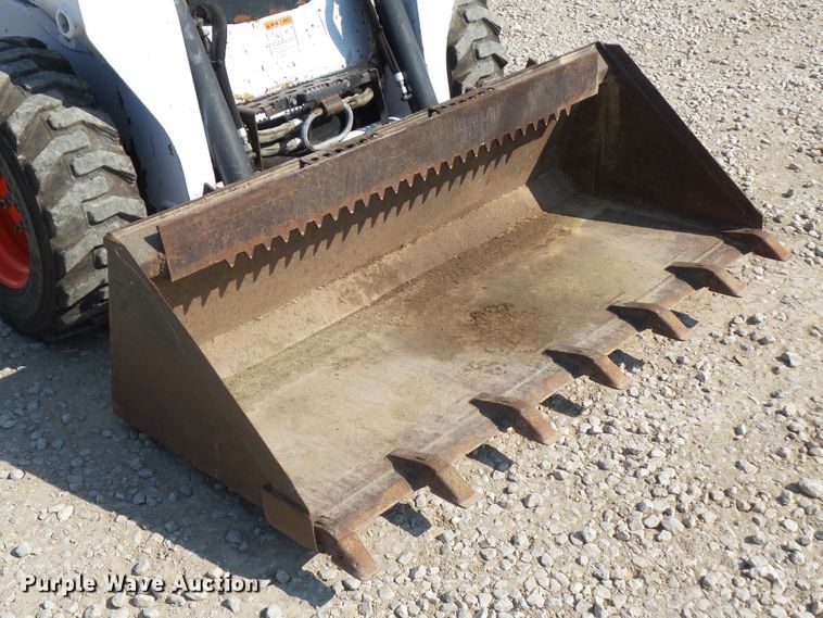 image for item DF0893 2013 Bobcat S590  skid steer loader