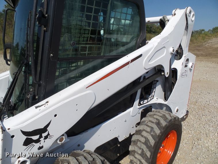 image for item DF0893 2013 Bobcat S590  skid steer loader