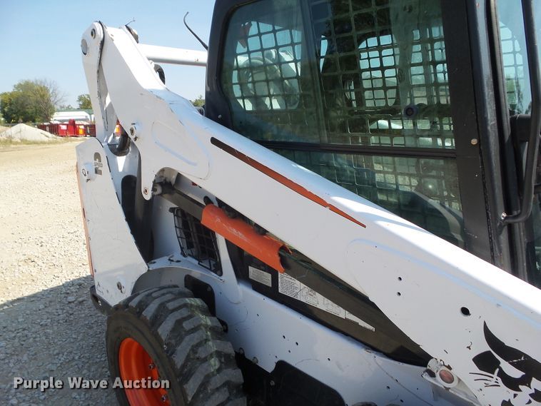 image for item DF0893 2013 Bobcat S590  skid steer loader