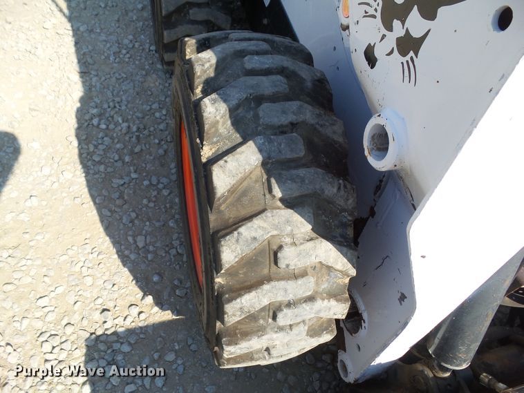 image for item DF0893 2013 Bobcat S590  skid steer loader