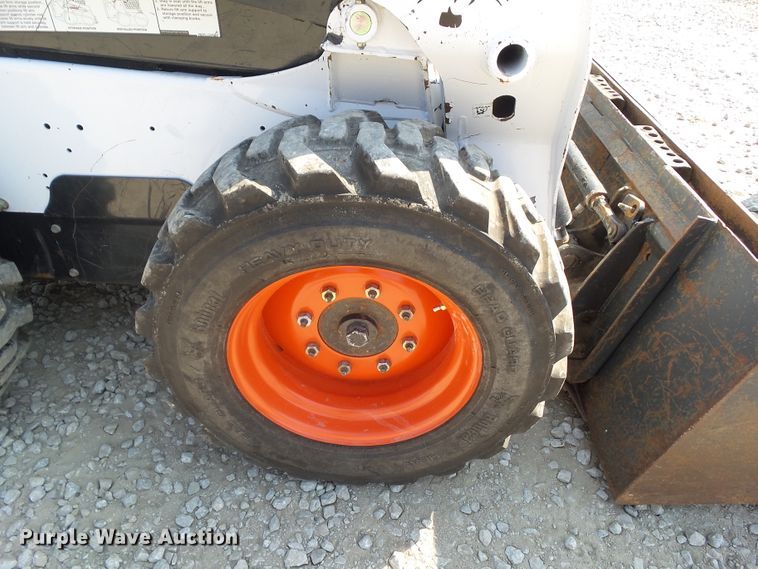 image for item DF0893 2013 Bobcat S590  skid steer loader