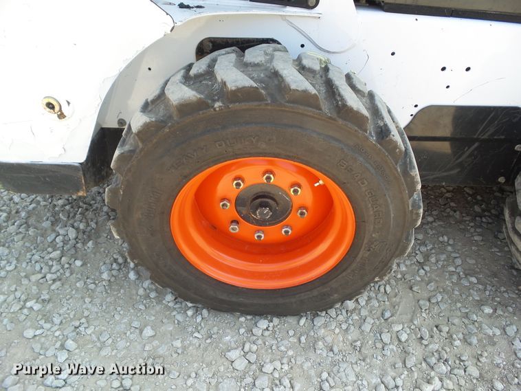 image for item DF0893 2013 Bobcat S590  skid steer loader