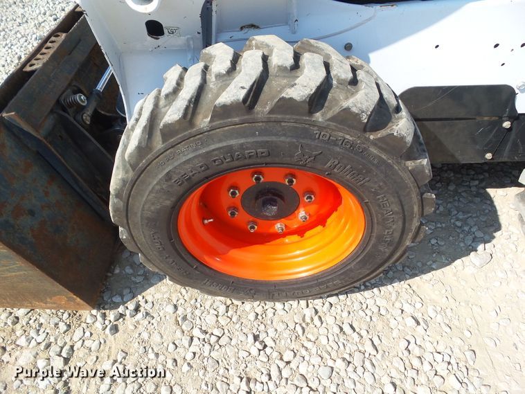 image for item DF0893 2013 Bobcat S590  skid steer loader