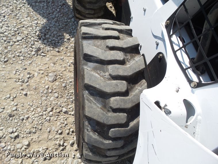 image for item DF0893 2013 Bobcat S590  skid steer loader