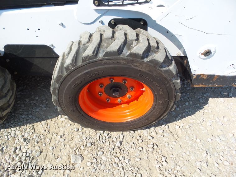 image for item DF0893 2013 Bobcat S590  skid steer loader