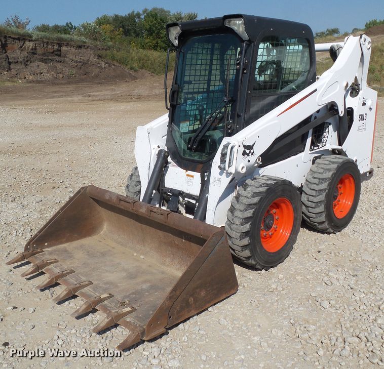 image for item DF0894 2013 Bobcat S590  skid steer loader