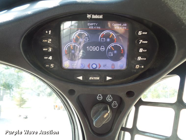 image for item DF0894 2013 Bobcat S590  skid steer loader