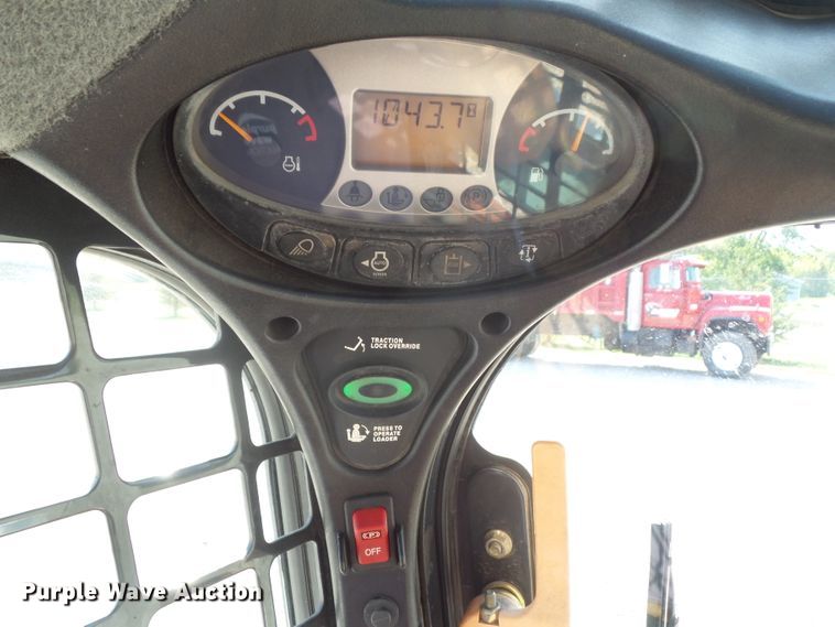 image for item DF0894 2013 Bobcat S590  skid steer loader