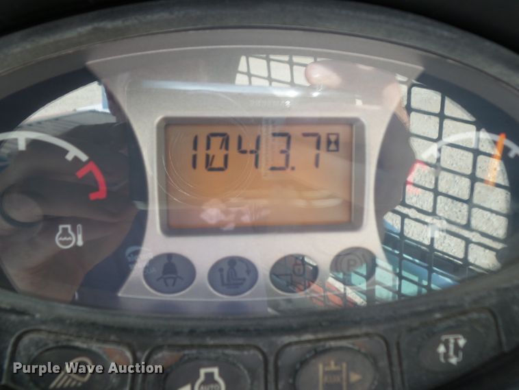 image for item DF0894 2013 Bobcat S590  skid steer loader