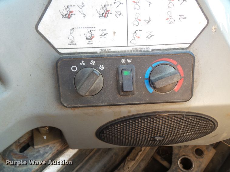 image for item DF0894 2013 Bobcat S590  skid steer loader