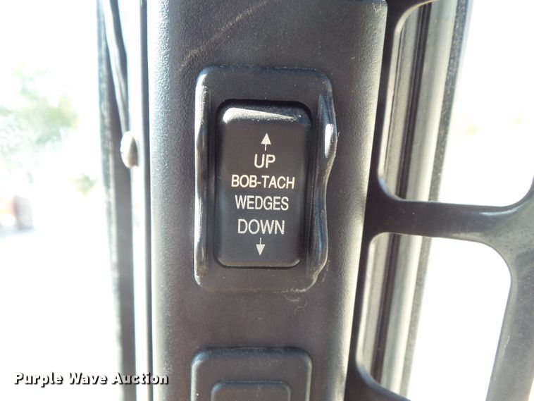 image for item DF0894 2013 Bobcat S590  skid steer loader