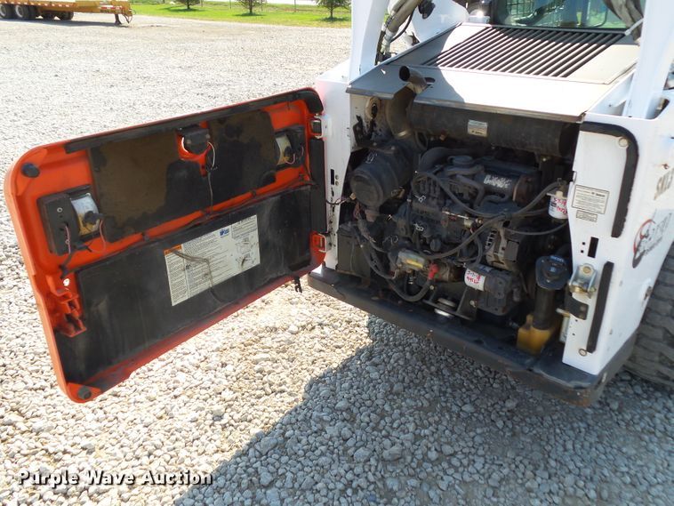 image for item DF0894 2013 Bobcat S590  skid steer loader
