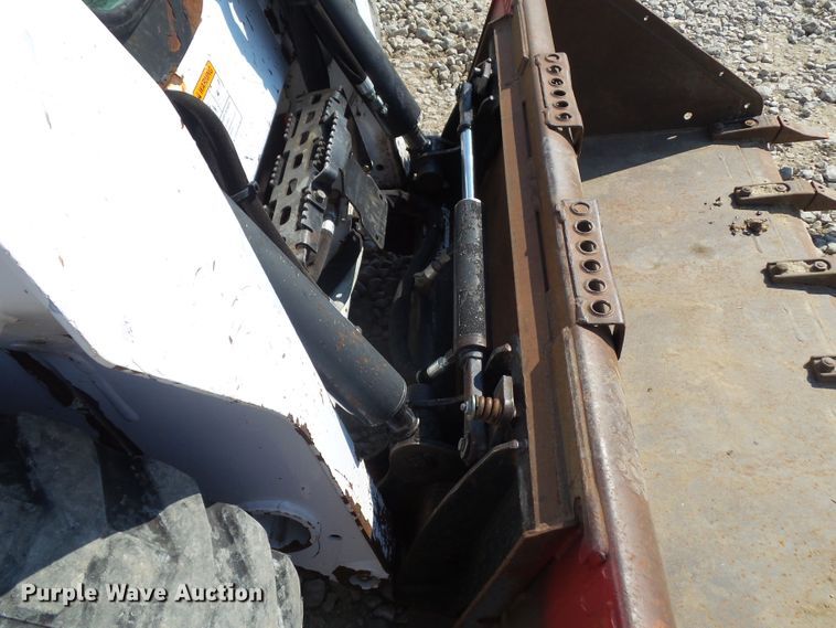 image for item DF0894 2013 Bobcat S590  skid steer loader