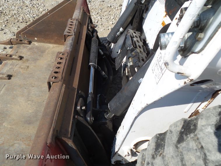 image for item DF0894 2013 Bobcat S590  skid steer loader