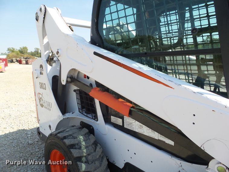 image for item DF0894 2013 Bobcat S590  skid steer loader