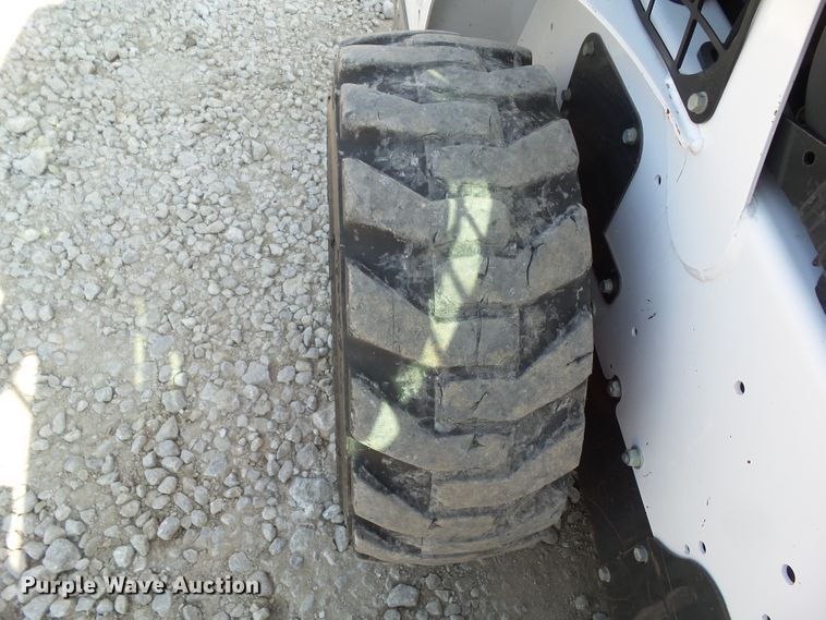 image for item DF0894 2013 Bobcat S590  skid steer loader