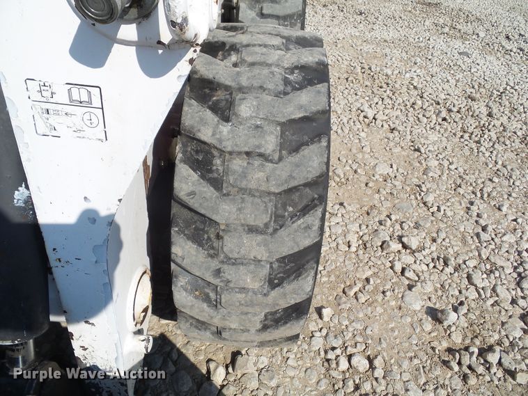 image for item DF0894 2013 Bobcat S590  skid steer loader