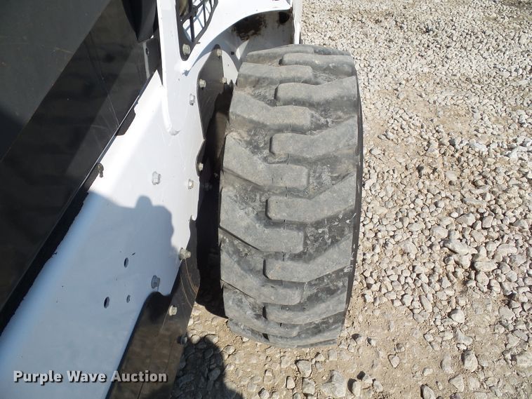 image for item DF0894 2013 Bobcat S590  skid steer loader