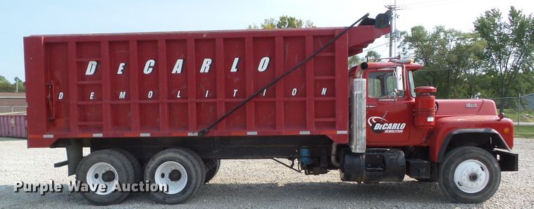 image for item DF0896 1988 Mack R690ST  dump truck