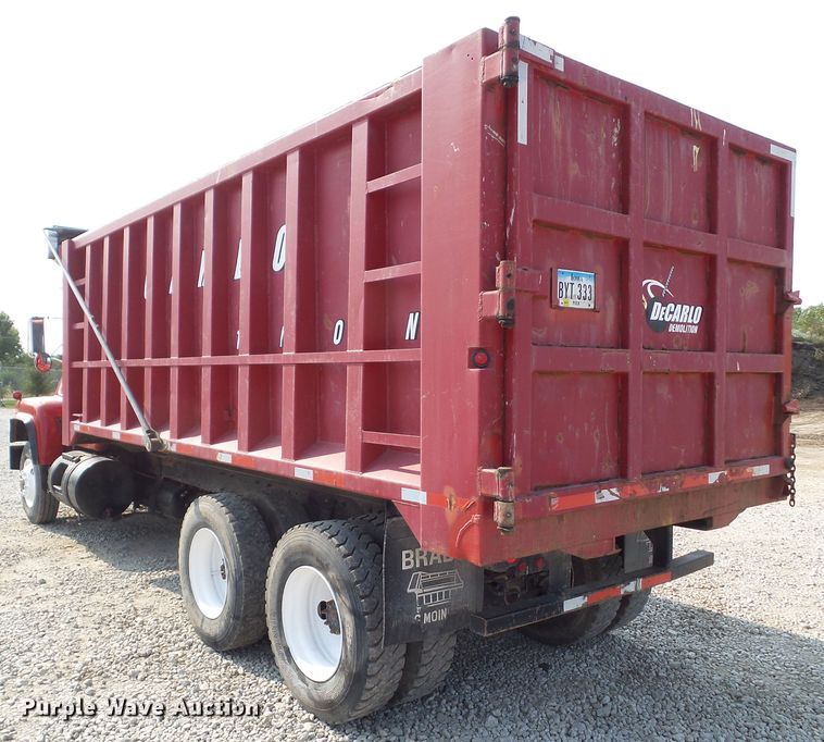 image for item DF0896 1988 Mack R690ST  dump truck