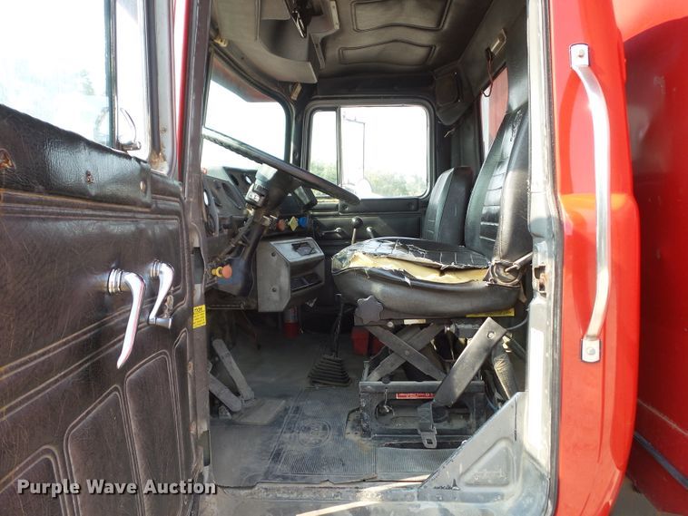 image for item DF0896 1988 Mack R690ST  dump truck