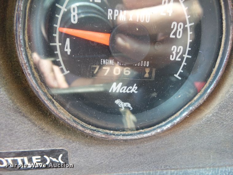 image for item DF0896 1988 Mack R690ST  dump truck