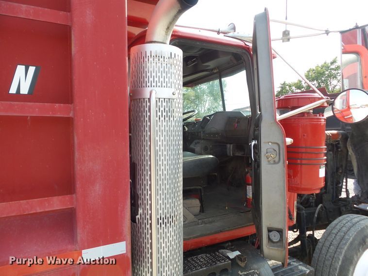 image for item DF0896 1988 Mack R690ST  dump truck