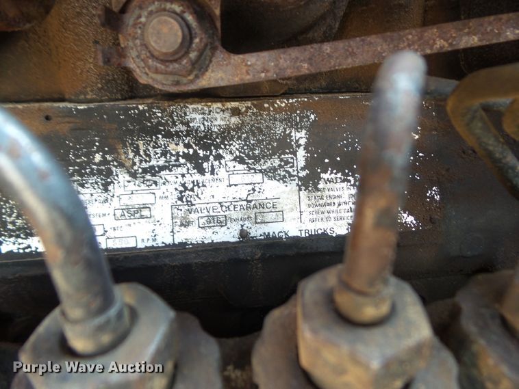 image for item DF0896 1988 Mack R690ST  dump truck