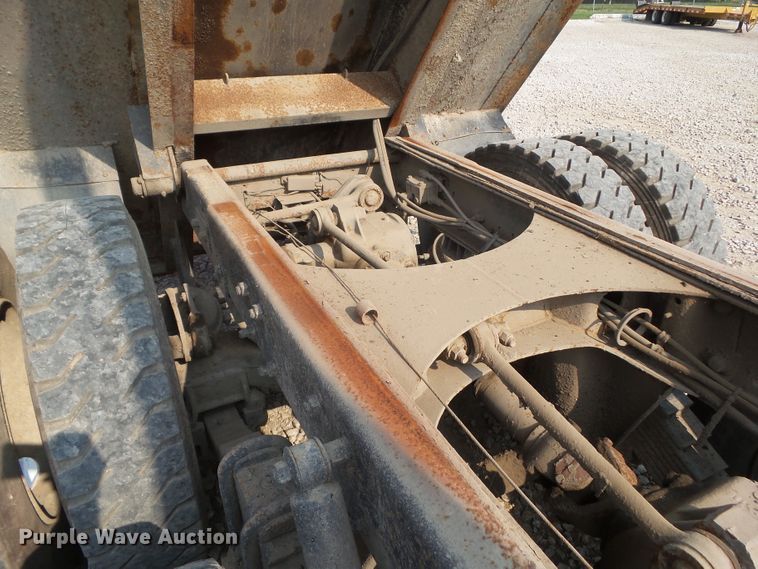 image for item DF0896 1988 Mack R690ST  dump truck