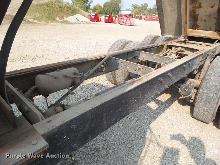 image for item DF0896 1988 Mack R690ST  dump truck