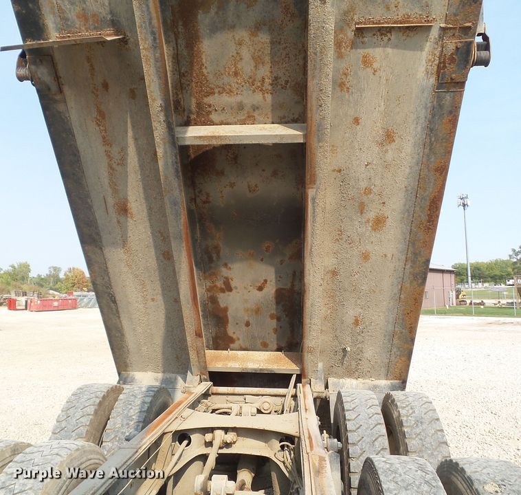 image for item DF0896 1988 Mack R690ST  dump truck