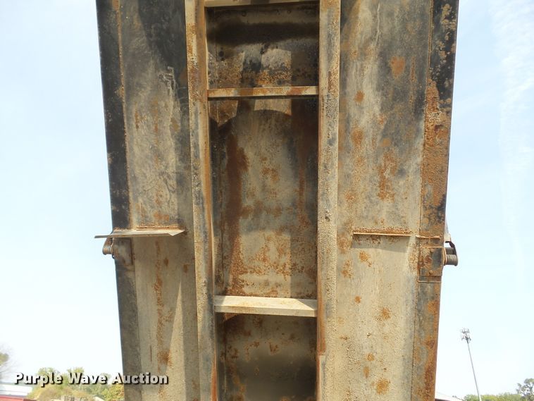 image for item DF0896 1988 Mack R690ST  dump truck