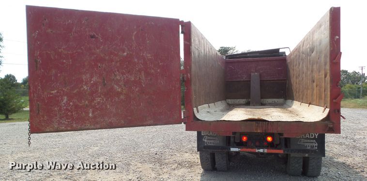 image for item DF0896 1988 Mack R690ST  dump truck