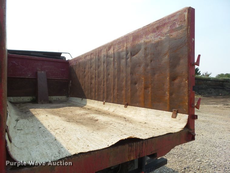 image for item DF0896 1988 Mack R690ST  dump truck