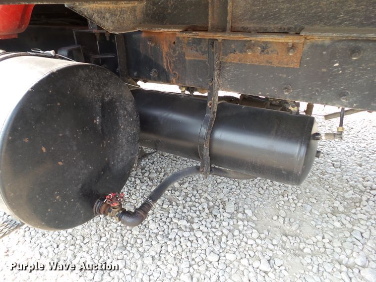 image for item DF0896 1988 Mack R690ST  dump truck