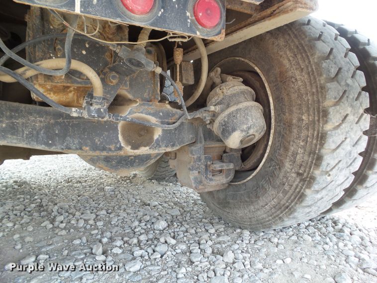 image for item DF0896 1988 Mack R690ST  dump truck