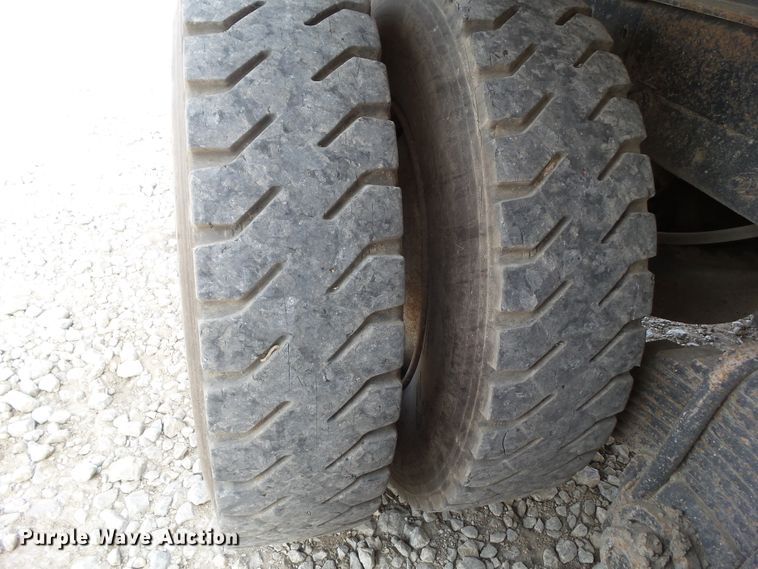 image for item DF0896 1988 Mack R690ST  dump truck